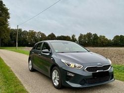 Grau Gebraucht 2019 Kia Ceed Attract Limousine | 10.999 € (Fairer Preis)