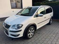 Weiß Gebraucht 2009 VW Touran Cross Van / Kleinbus | 4.990 €