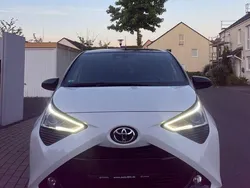 Weiß Gebraucht 2021 Toyota Aygo Kleinwagen | 10.900 € (Fairer Preis)