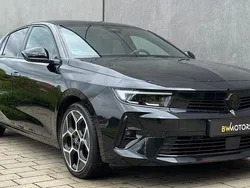 Schwarz Gebraucht 2024 Opel Astra Ultimate Limousine | 20.990 € (Guter Preis)