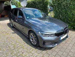 Grau Gebraucht 2021 BMW 320 Sport Line Kombi | 19.950 € (Fairer Preis)