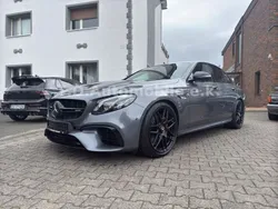 Grau Gebraucht 2018 Mercedes E63S AMG AMG Limousine | 54.900 € (Guter Preis)