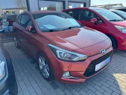 Tangerine orange / mic Gebraucht 2016 Hyundai i20 Trend Coupé | 8.990 € (Etwas zu teuer)