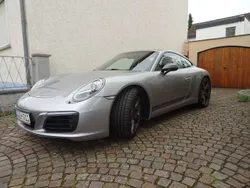 Silber Gebraucht 2018 Porsche 911 Carrera Coupé | 101.600 € (Etwas zu teuer)