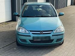 Grün Gebraucht 2004 Opel Corsa Limousine | 600 €
