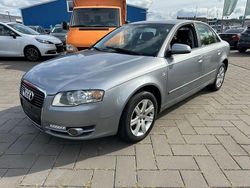 Grau Gebraucht 2004 Audi A4 Limousine | 1.650 € (Superpreis)