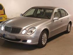 Silber Gebraucht 2003 Mercedes E220 Limousine | 8.750 €