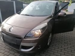 Braun Gebraucht 2012 Renault Scénic III Van / Kleinbus | 3.999 € (Fairer Preis)