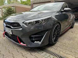 Grau Gebraucht 2023 Kia Ceed GT Kleinwagen | 26.500 € (Guter Preis)