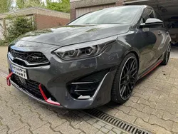 Grau Gebraucht 2023 Kia Ceed GT Kleinwagen | 26.500 € (Fairer Preis)
