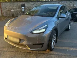 Silber Gebraucht 2024 Tesla Model Y Long Range SUV | 41.499 € (Etwas zu teuer)