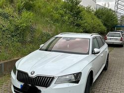 Weiß Gebraucht 2016 Skoda Superb LAURIN & KLEMENT Kombi | 13.900 € (Fairer Preis)