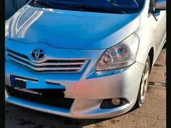 Silber Gebraucht 2011 Toyota Verso Van / Kleinbus | 6.000 € (Etwas zu teuer)