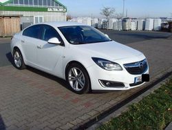 Weiß Gebraucht 2017 Opel Insignia Active Limousine | 8.500 €