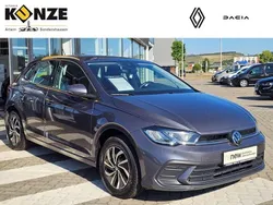 Grau (rauchgraumetallic (grau)) Gebraucht 2024 VW Polo Life Limousine | 19.690 € (Guter Preis)