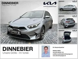 Silber (metallic) Neu 2025 Kia Ceed Limousine | 25.989 € (Fairer Preis)