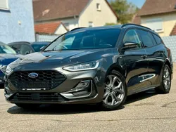 Grau Gebraucht 2023 Ford Focus ST-Line X Kombi | 22.490 € (Fairer Preis)