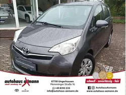 Grau Gebraucht 2012 Toyota Verso-S Life Van / Kleinbus | 7.490 € (Fairer Preis)