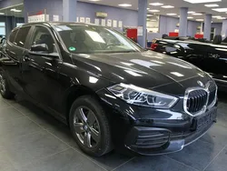 Saphirschwarz metallic Gebraucht 2022 BMW 118 Kleinwagen | 24.980 €