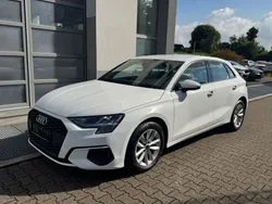 Weiß Gebraucht 2021 Audi A3 Sportback Basis Limousine | 17.990 € (Guter Preis)