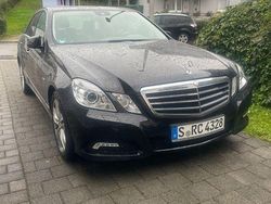 Schwarz Gebraucht 2009 Mercedes E200 Avantgarde Limousine | 14.100 € (Etwas zu teuer)