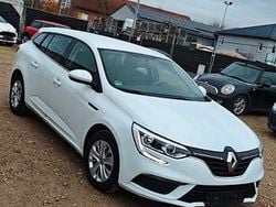 Weiß Gebraucht 2017 Renault Mégane IV Life Limousine | 6.499 € (Fairer Preis)