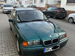 Grün Gebraucht 1997 BMW 316 Limousine | 2.250 € (Superpreis)