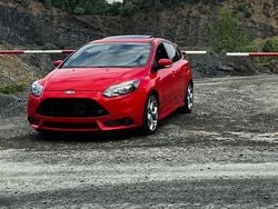 Rot Gebraucht 2014 Ford Focus ST Limousine | 10.999 € (Fairer Preis)