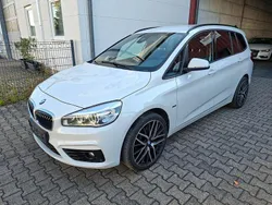 Weiß Gebraucht 2018 BMW 220 Gran Tourer Sport Line Van / Kleinbus | 15.800 € (Superpreis)