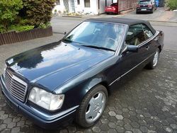 Schwarz metallic Gebraucht 1997 Mercedes E200 Edition Cabrio | 18.750 € (Fairer Preis)