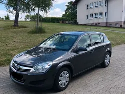 Grau Gebraucht 2009 Opel Astra Edition Limousine | 2.000 € (Superpreis)
