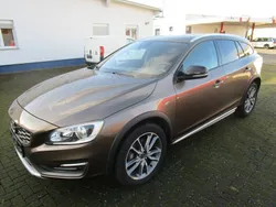 Braun Gebraucht 2016 Volvo V60 CC Summum Kombi | 17.990 € (Fairer Preis)