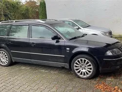 Schwarz Gebraucht 2003 VW Passat Kombi | 650 € (Superpreis)