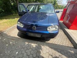 Blau Gebraucht 2003 VW Golf IV Kleinwagen | 1.750 € (Guter Preis)