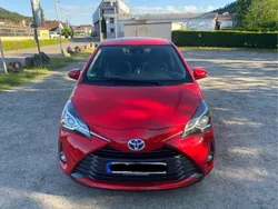 Rot Gebraucht 2019 Toyota Yaris Hybrid Club Limousine | 15.500 € (Guter Preis)