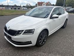 Weiß Gebraucht 2019 Skoda Octavia LAURIN & KLEMENT Limousine | 16.990 € (Fairer Preis)