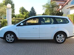 Weiß Gebraucht 2007 Ford Focus Ambiente Limousine | 1.350 € (Superpreis)
