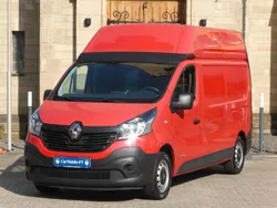 Rot Gebraucht 2017 Renault Trafic Komfort Van | 9.950 € (Fairer Preis)