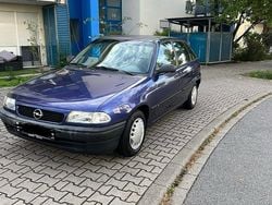 Blau Gebraucht 1994 Opel Astra Kleinwagen | 1.950 €