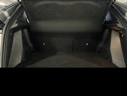 Grau Gebraucht 2022 Peugeot e-2008 Allure SUV | 21.180 € (Etwas zu teuer)