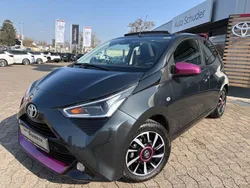 Grau Gebraucht 2019 Toyota Aygo x-style Kleinwagen | 13.990 € (Teuer)