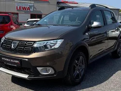 Braun Gebraucht 2017 Dacia Sandero Celebration Kleinwagen | 11.490 € (Etwas zu teuer)