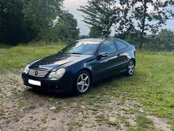 Blau Gebraucht 2006 Mercedes C200 Coupé | 3.750 € (Etwas zu teuer)