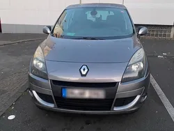 Grau Gebraucht 2011 Renault Scénic III Van / Kleinbus | 3.000 €