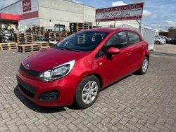 Rot Gebraucht 2014 Kia Rio Attract Limousine | 3.299 € (Guter Preis)