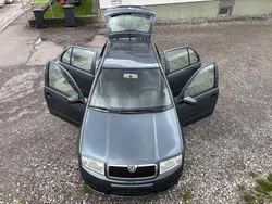 Grau Gebraucht 2005 Skoda Fabia Ambiente Limousine | 1.690 € (Fairer Preis)