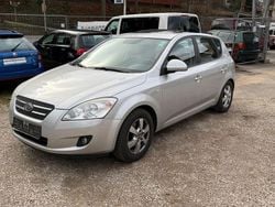 Silber Gebraucht 2010 Kia Ceed EX Kleinwagen | 3.599 € (Guter Preis)