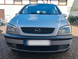 Grau Gebraucht 2001 Opel Zafira Van / Kleinbus | 2.700 € (Teuer)