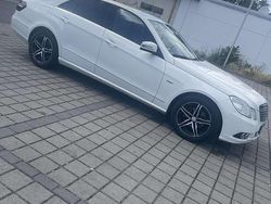 Weiß Gebraucht 2009 Mercedes E200 Elegance Limousine | 8.999 € (Teuer)
