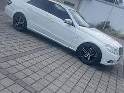 Weiß Gebraucht 2009 Mercedes E200 Elegance Limousine | 8.999 € (Teuer)
